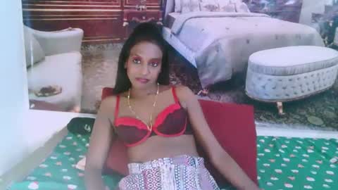 Snapshot of indianlovebug chatting on 29, 12, 2024 Leah online show from 29, 12, 2024