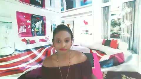 Snapshot of indianlovebug chatting on 12, 9, 2025 Leah online show from 12, 9, 2025