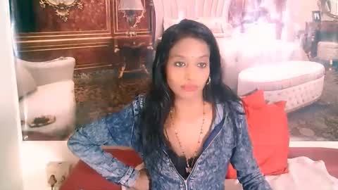Snapshot of indianlovebug chatting on 27, 9, 2025 Leah online show from 27, 9, 2025