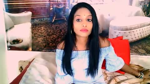 Snapshot of indianlovebug chatting on 18, 10, 2025 Leah online show from 18, 10, 2025