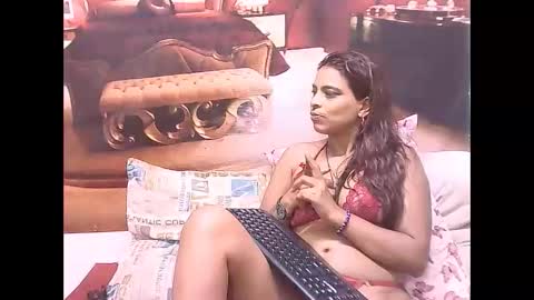 indiansexyass4u2luv online show from 14, 1, 2025