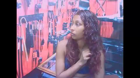 indiansexybutt4u2luv online show from 16, 1, 2026