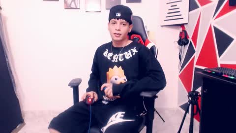 Snapshot of indomitablebeast chatting on 30, 11, 2025 matias online show from 30, 11, 2025