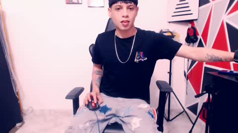 Snapshot of indomitablebeast chatting on 19, 12, 2025 matias online show from 19, 12, 2025