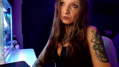 Snapshot of inesdesire chatting on 2, 1, 2025 InesDesire online show from 2, 1, 2025