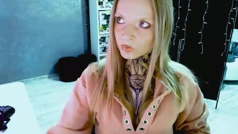 Snapshot of inesdesire chatting on 18, 9, 2025 InesDesire online show from 18, 9, 2025