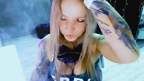 Snapshot of inesdesire chatting on 1, 10, 2025 InesDesire online show from 1, 10, 2025