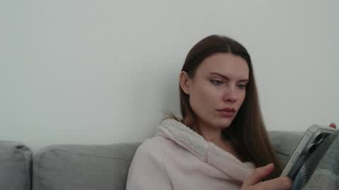 Sweet girl online show from 13, 1, 2026