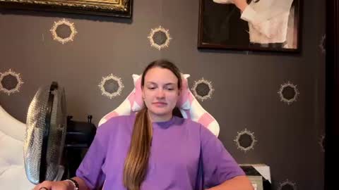 Snapshot of ingaswancey chatting on 16, 7, 2026 Emmi online show from 16, 7, 2026