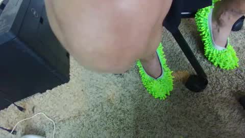 Snapshot of injmolder2 chatting on 8, 10, 2025 Hanging Out online show from 8, 10, 2025