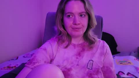 Snapshot of internetfairy_xo chatting on 31, 10, 2025 Faye online show from 31, 10, 2025