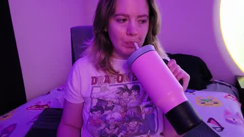 Snapshot of internetfairy_xo chatting on 25, 11, 2025 Faye online show from 25, 11, 2025