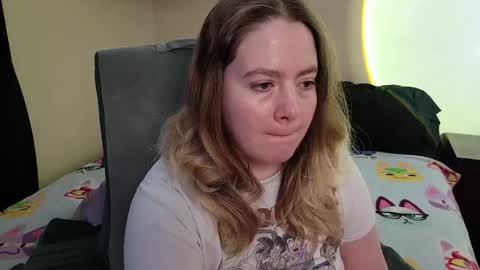 Snapshot of internetfairy_xo chatting on 21, 4, 2026 Faye online show from 21, 4, 2026