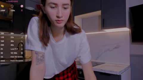 Snapshot of internetsexplorer chatting on 13, 12, 2024 Bernadette  Join  online show from 13, 12, 2024