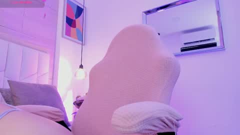 Snapshot of io_chie_ chatting on 16, 7, 2026 io_chie_ online show from 16, 7, 2026
