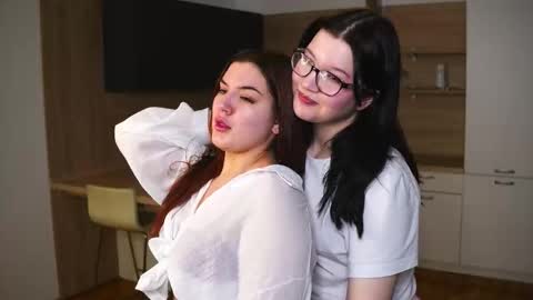 Snapshot of ionatotzke chatting on 18, 12, 2025 Alex glasses Emily online show from 18, 12, 2025