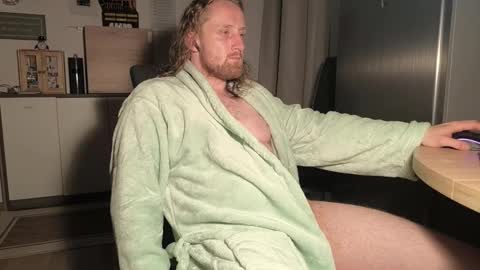 Snapshot of ipipo42o chatting on 7, 10, 2025 DrownMentally online show from 7, 10, 2025