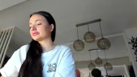 Snapshot of irenevon chatting on 16, 11, 2025 Ir s room online show from 16, 11, 2025