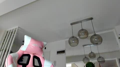 Snapshot of irenevon chatting on 19, 11, 2025 Ir s room online show from 19, 11, 2025