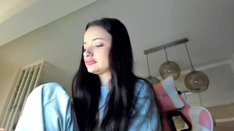 Snapshot of irenevon chatting on 24, 11, 2025 Ir s room online show from 24, 11, 2025