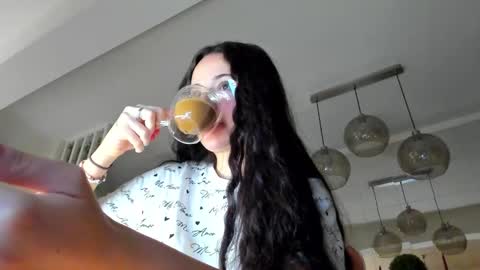 Snapshot of irenevon chatting on 1, 12, 2025 Ir s room online show from 1, 12, 2025