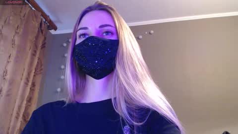 Snapshot of iris_lave chatting on 8, 9, 2025 Lily online show from 8, 9, 2025