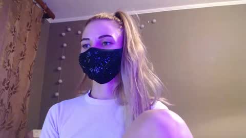 Snapshot of iris_lave chatting on 15, 9, 2025 Lily online show from 15, 9, 2025