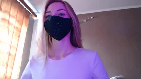 Snapshot of iris_lave chatting on 18, 9, 2025 Lily online show from 18, 9, 2025