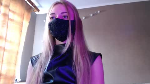 Snapshot of iris_lave chatting on 22, 9, 2025 Lily online show from 22, 9, 2025