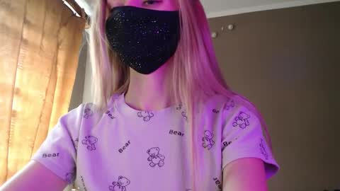 Snapshot of iris_lave chatting on 25, 9, 2025 Lily online show from 25, 9, 2025