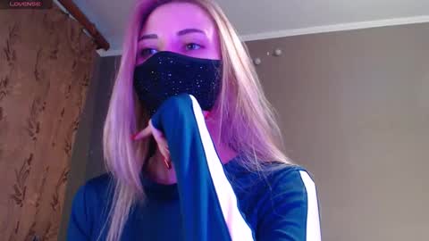 Snapshot of iris_lave chatting on 28, 9, 2025 Lily online show from 28, 9, 2025