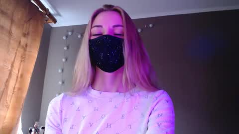 Snapshot of iris_lave chatting on 30, 9, 2025 Lily online show from 30, 9, 2025