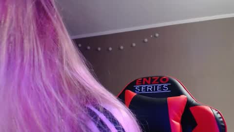 Snapshot of iris_lave chatting on 13, 10, 2025 Lily online show from 13, 10, 2025