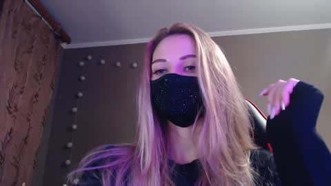 Snapshot of iris_lave chatting on 14, 10, 2025 Lily online show from 14, 10, 2025