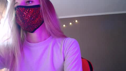 Snapshot of iris_lave chatting on 15, 10, 2025 Lily online show from 15, 10, 2025