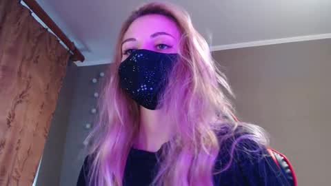 Snapshot of iris_lave chatting on 18, 10, 2025 Lily online show from 18, 10, 2025