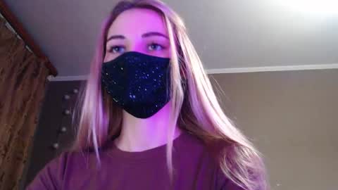 Snapshot of iris_lave chatting on 22, 10, 2025 Lily online show from 22, 10, 2025