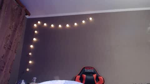 Snapshot of iris_lave chatting on 26, 10, 2025 Lily online show from 26, 10, 2025