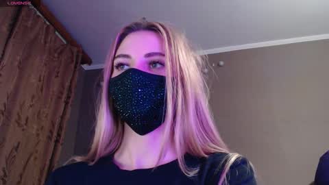 Snapshot of iris_lave chatting on 30, 10, 2025 Lily online show from 30, 10, 2025