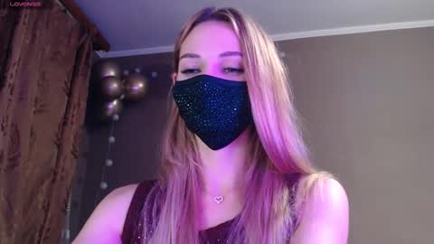 Snapshot of iris_lave chatting on 7, 11, 2025 Lily online show from 7, 11, 2025