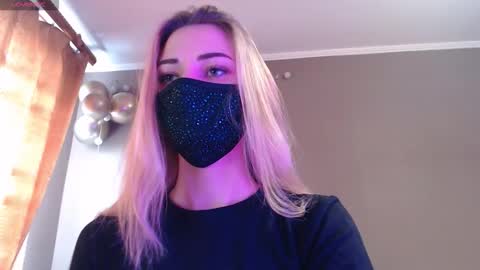 Snapshot of iris_lave chatting on 17, 11, 2025 Lily online show from 17, 11, 2025