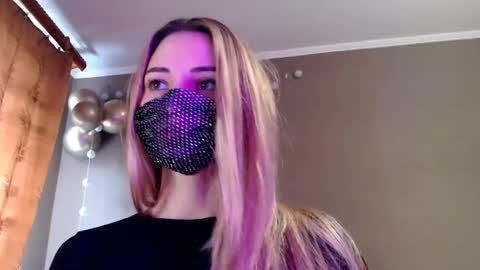 Snapshot of iris_lave chatting on 24, 11, 2025 Lily online show from 24, 11, 2025