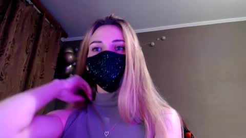 Snapshot of iris_lave chatting on 25, 11, 2025 Lily online show from 25, 11, 2025