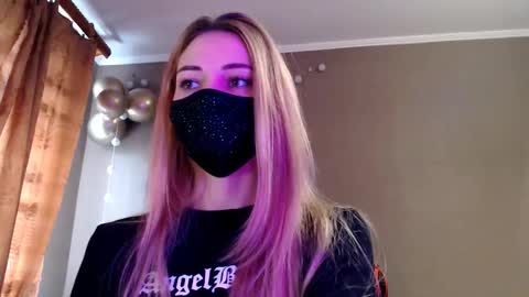 Snapshot of iris_lave chatting on 26, 11, 2025 Lily online show from 26, 11, 2025