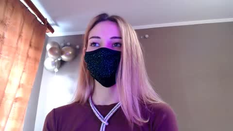 Snapshot of iris_lave chatting on 27, 11, 2025 Lily online show from 27, 11, 2025