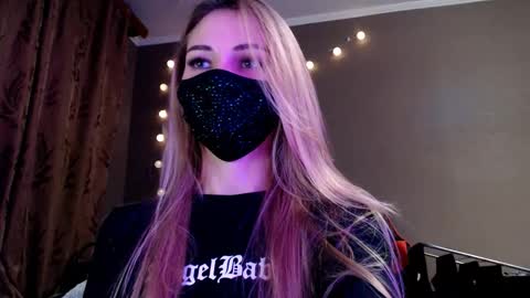 Snapshot of iris_lave chatting on 1, 12, 2025 Lily online show from 1, 12, 2025