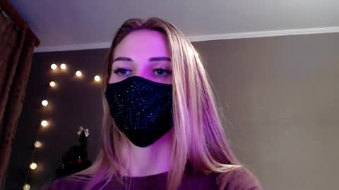 Snapshot of iris_lave chatting on 13, 12, 2025 Lily online show from 13, 12, 2025