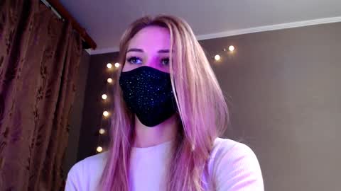 Snapshot of iris_lave chatting on 17, 12, 2025 Lily online show from 17, 12, 2025