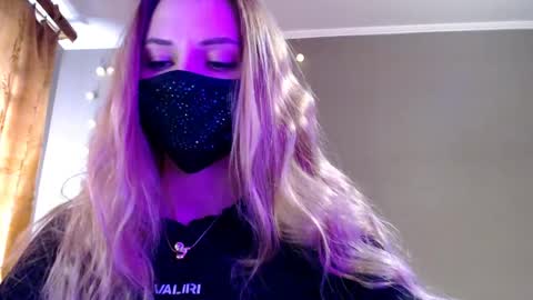Snapshot of iris_lave chatting on 21, 4, 2026 Lily online show from 21, 4, 2026