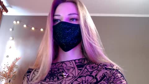 Snapshot of iris_lave chatting on 25, 4, 2026 Lily online show from 25, 4, 2026